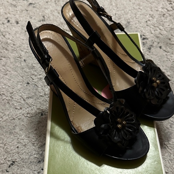 Naturalizer Shoes - Naturalizer Black Leather Floral Slingback  Heels w/cork design heels. Size 6.5M